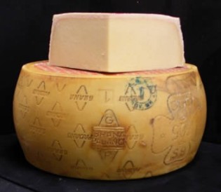 Cheese Grana Padano 12m 32% Italy - Click Image to Close